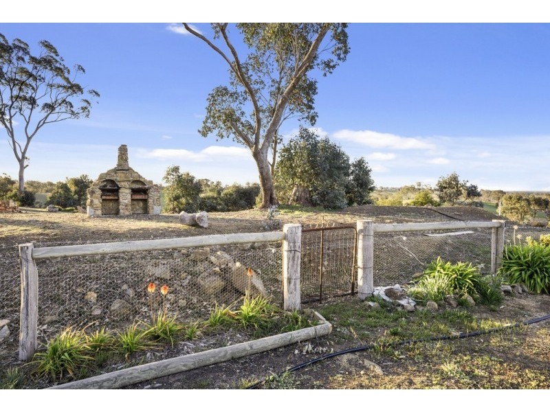 256 Dallistons Road, Barfold VIC 3444