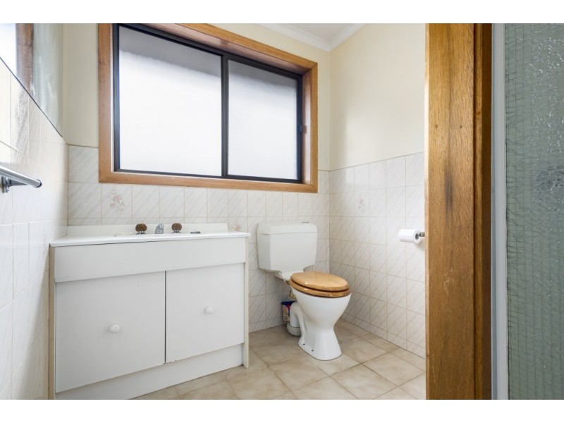 1&2/39 Caroline Chisholm Drive, Kyneton VIC 3444