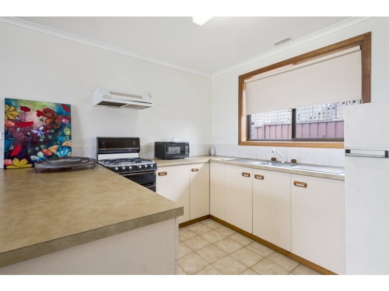 1&2/39 Caroline Chisholm Drive, Kyneton VIC 3444