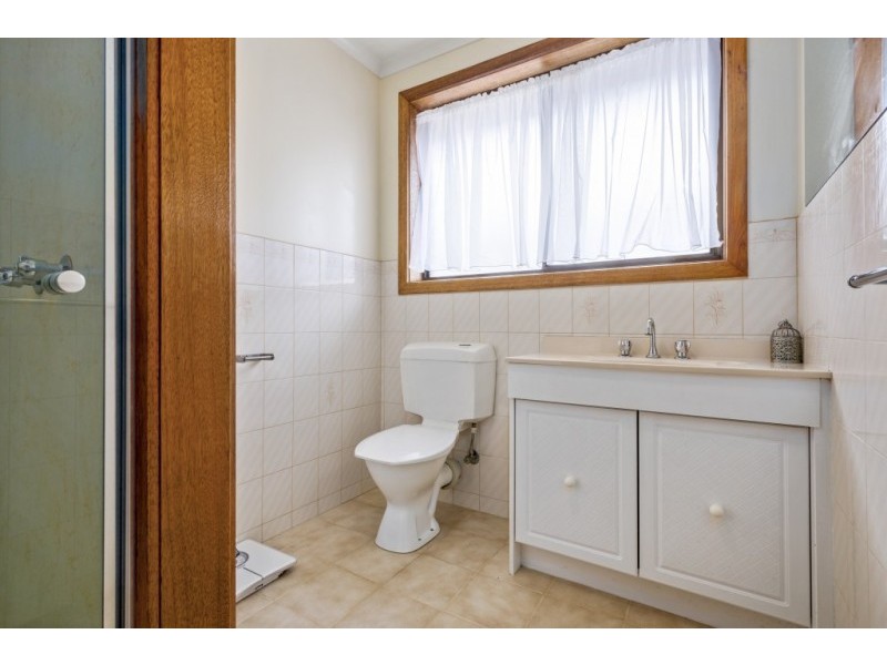 1&2/39 Caroline Chisholm Drive, Kyneton VIC 3444