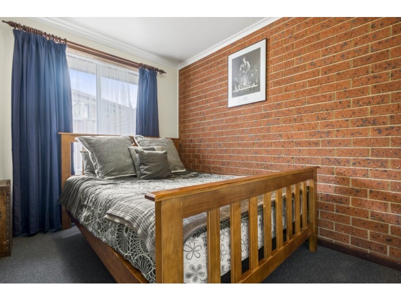 1&2/39 Caroline Chisholm Drive, Kyneton VIC 3444