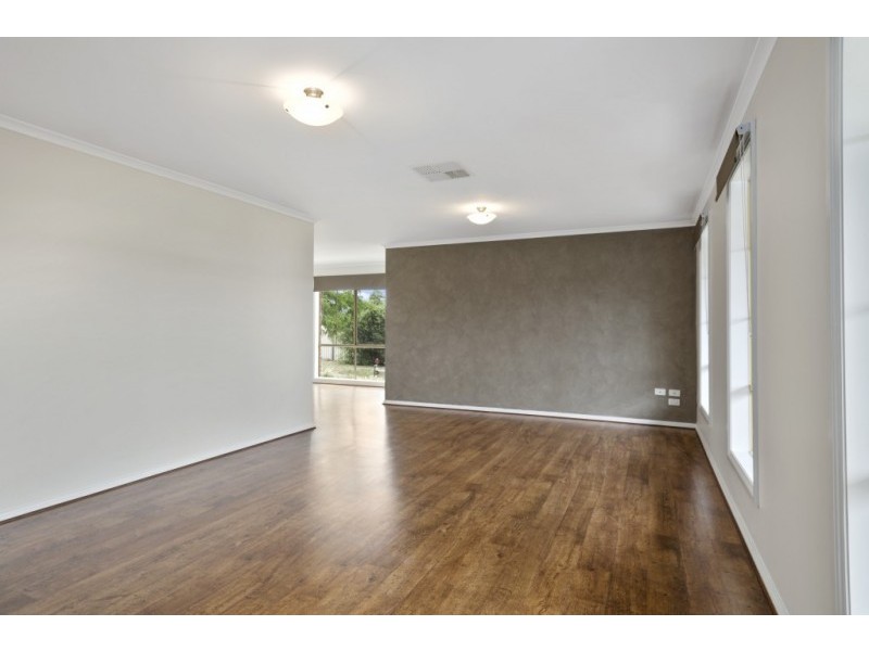 9 Gwen Close, Lancefield VIC 3435