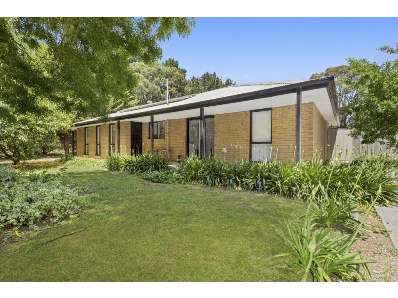 14 Honeysuckle Lane, Woodend VIC 3442