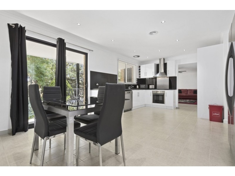 14 Honeysuckle Lane, Woodend VIC 3442