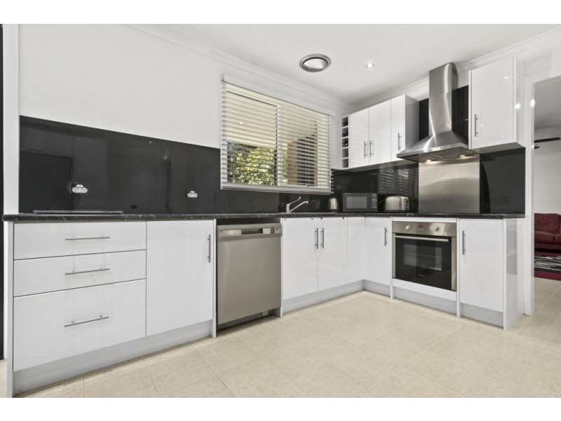 14 Honeysuckle Lane, Woodend VIC 3442