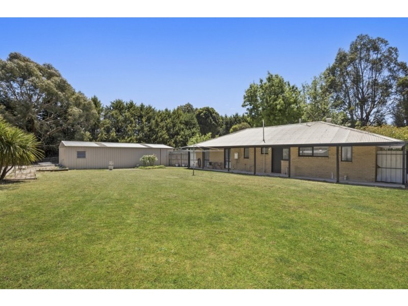 14 Honeysuckle Lane, Woodend VIC 3442