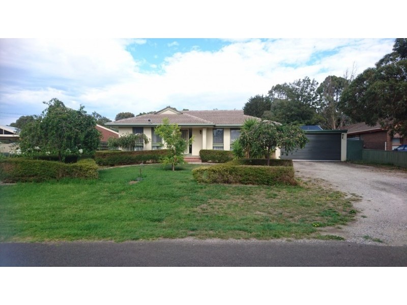 5 Collier Street, Romsey VIC 3434