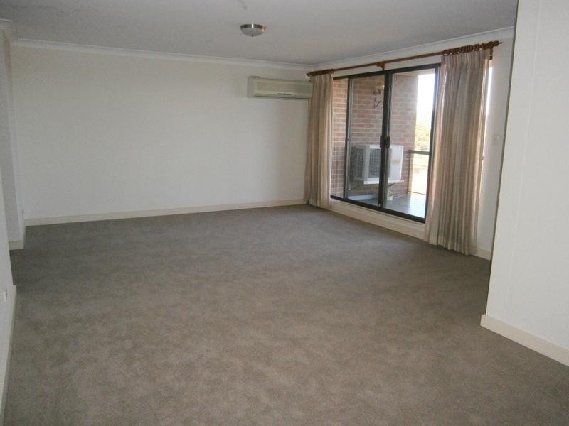 15/3 Joseph Lloyd Close, Gosford NSW 2250