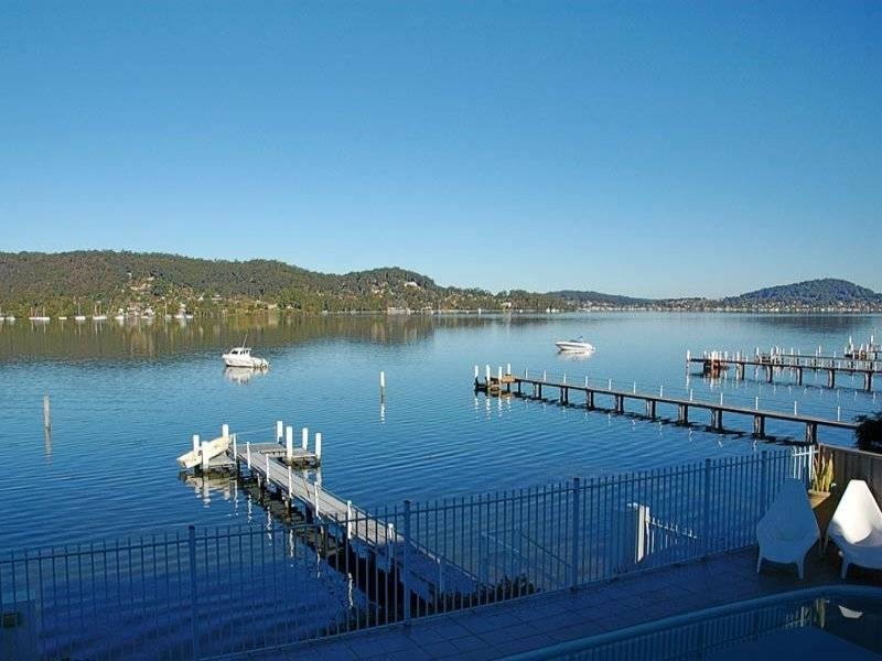 25 Caroline Street, East Gosford NSW 2250