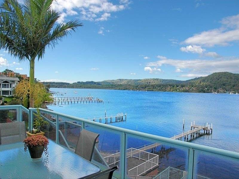 25 Caroline Street, East Gosford NSW 2250