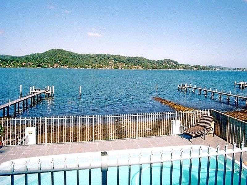 25 Caroline Street, East Gosford NSW 2250