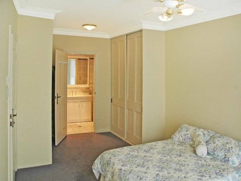 25 Caroline Street, East Gosford NSW 2250