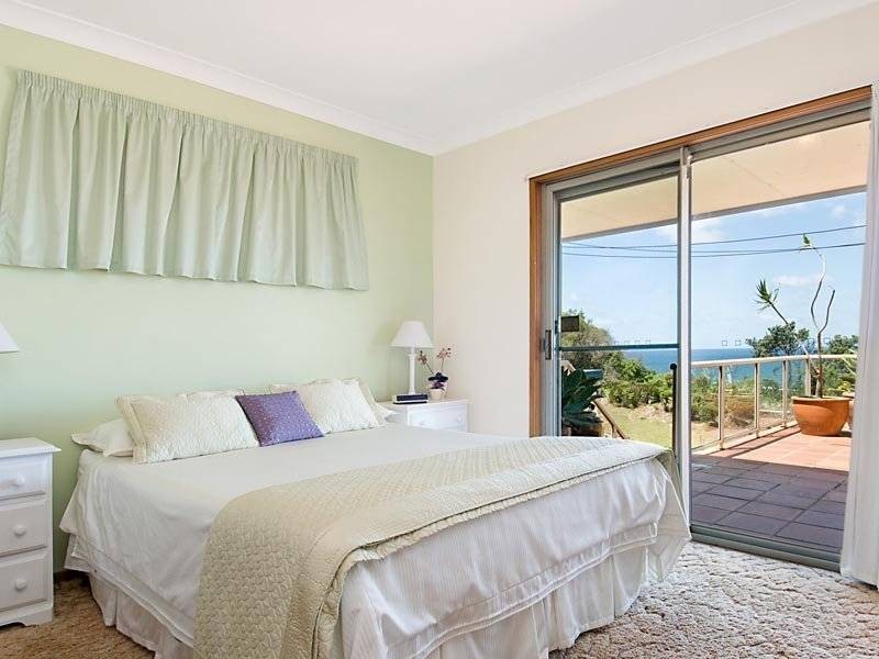 5 North Scenic Rd, Forresters Beach NSW 2260