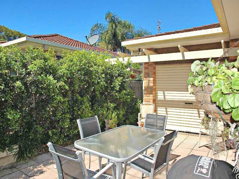 2/33a Asca Drive, Green Point NSW 2251