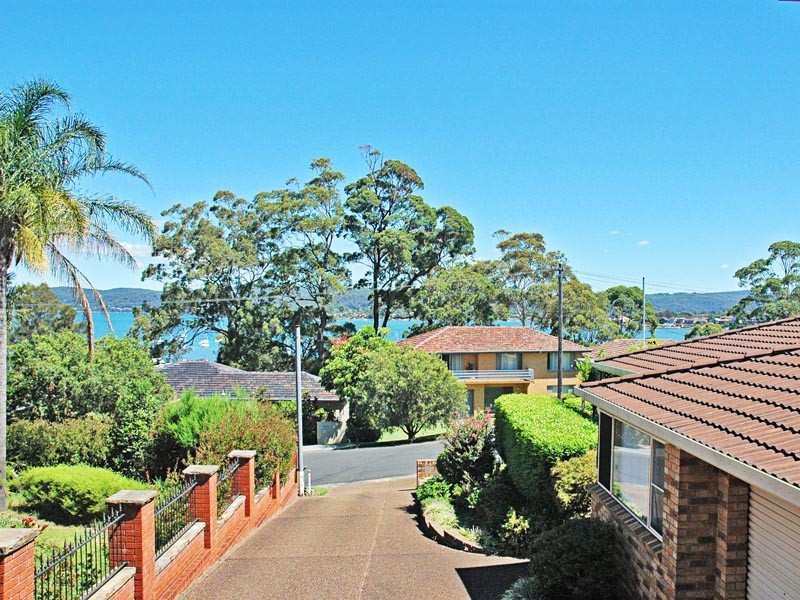 2/33a Asca Drive, Green Point NSW 2251