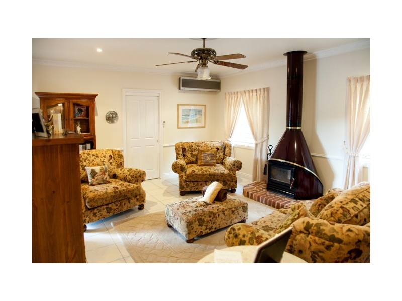 15 Kambala Close, Wyoming NSW 2250