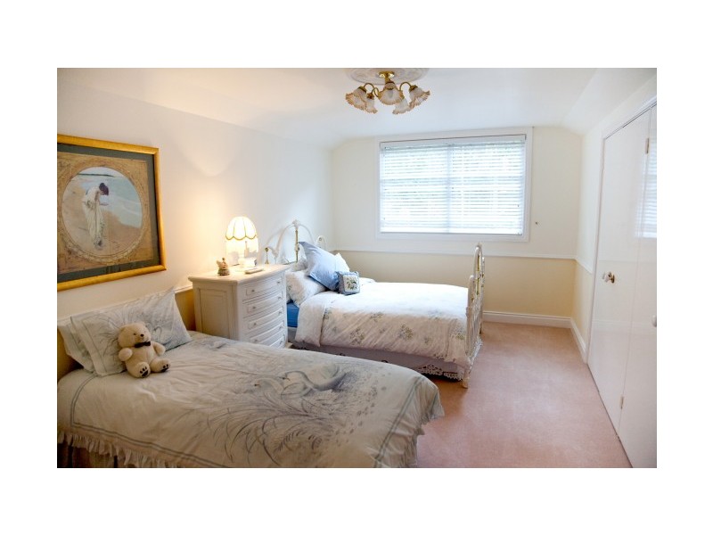 15 Kambala Close, Wyoming NSW 2250