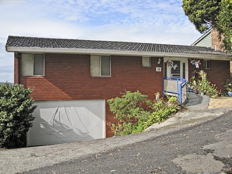 16 Sandstone Crescent, Tascott NSW 2250
