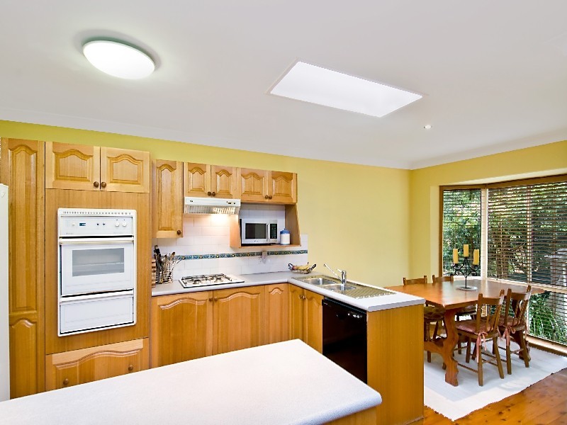 2 Glenrose Close, Lisarow NSW 2250
