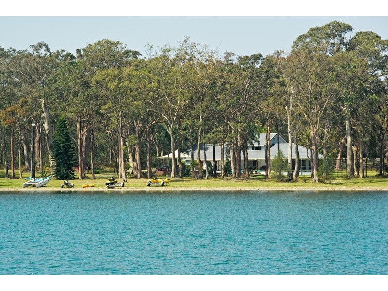 175 Cams Boulevarde, Summerland Point NSW 2259