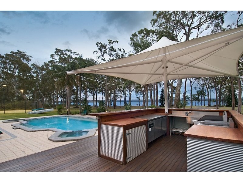 175 Cams Boulevarde, Summerland Point NSW 2259