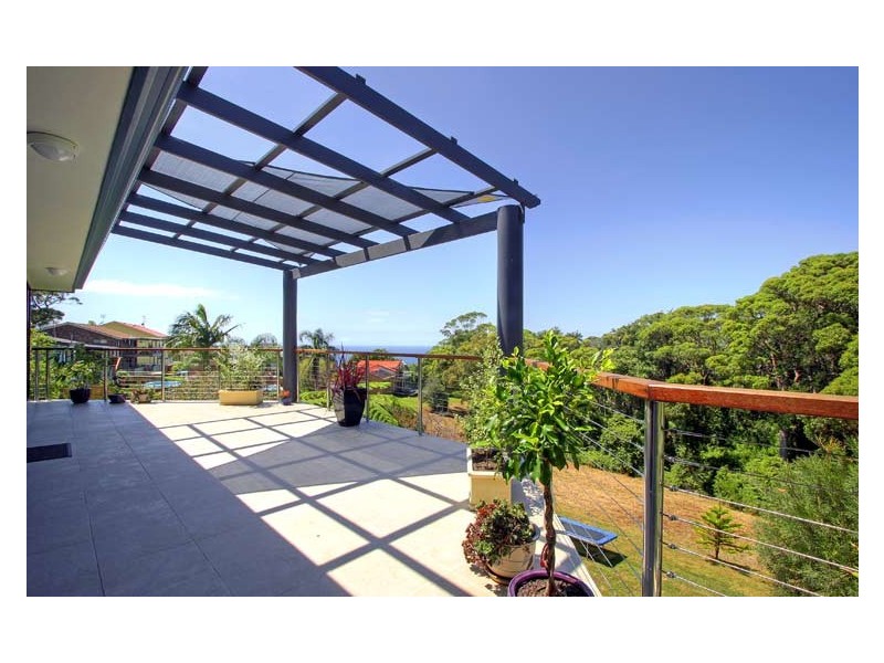 11 Endeavour Drive, Avoca Beach NSW 2251