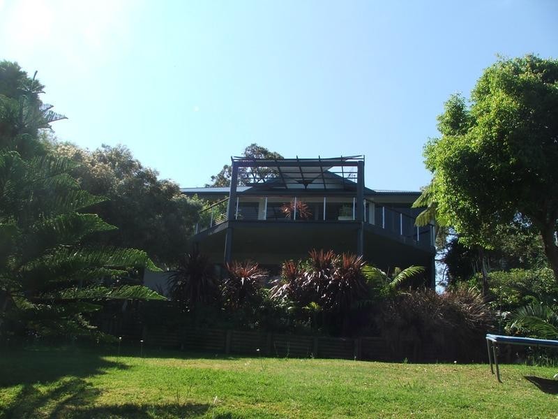 11 Endeavour Drive, Avoca Beach NSW 2251