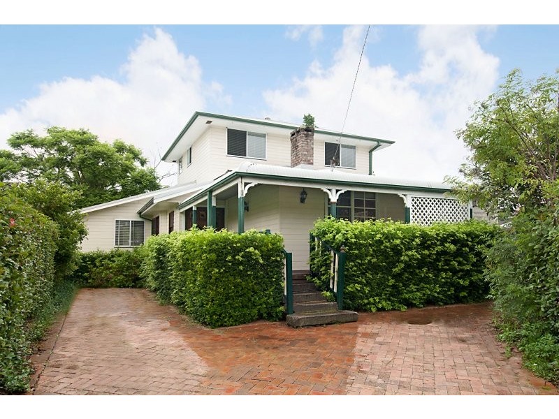 12 Dalton Street, Wyoming NSW 2250