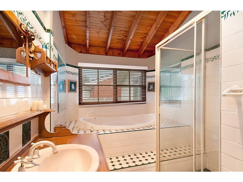 12 Dalton Street, Wyoming NSW 2250