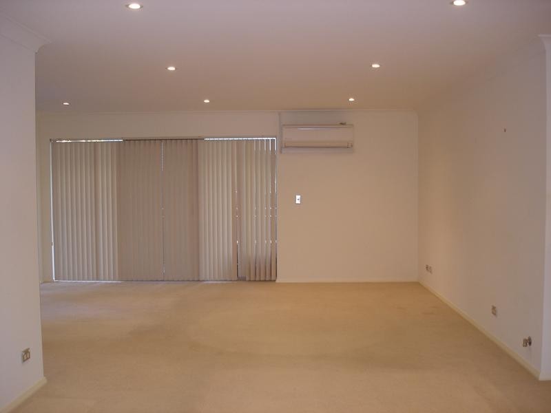 8/13-15 Moore Street, Gosford NSW 2250