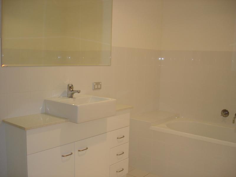 8/13-15 Moore Street, Gosford NSW 2250