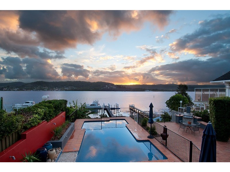 8 Eulalia Avenue, Point Frederick NSW 2250