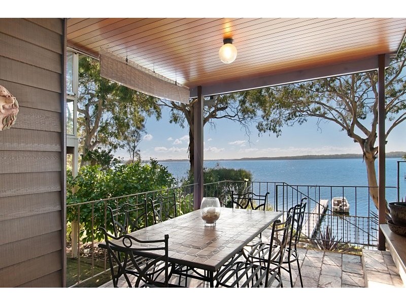 61 Gordon Avenue, Summerland Point NSW 2259