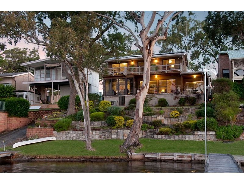 61 Gordon Avenue, Summerland Point NSW 2259