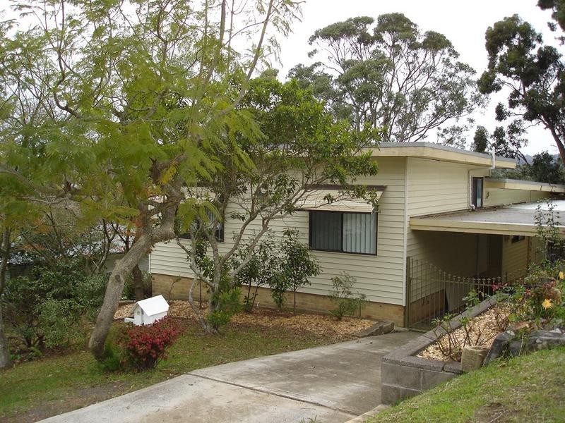 8 Bayview Ave, East Gosford NSW 2250