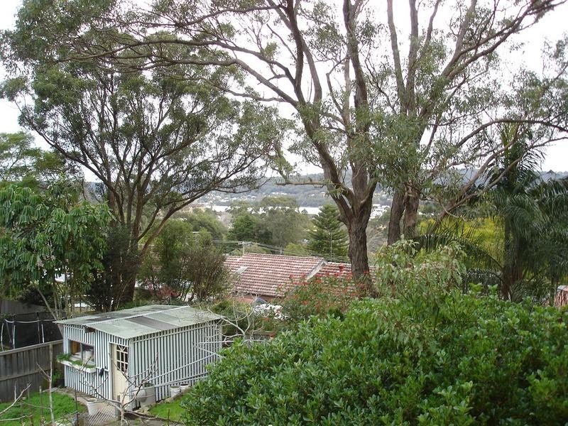 8 Bayview Ave, East Gosford NSW 2250