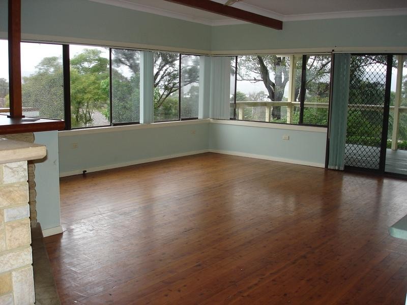 8 Bayview Ave, East Gosford NSW 2250