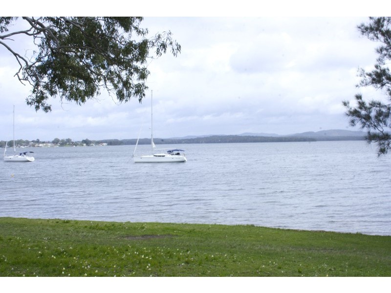 2 Omaru Place, Summerland Point NSW 2259