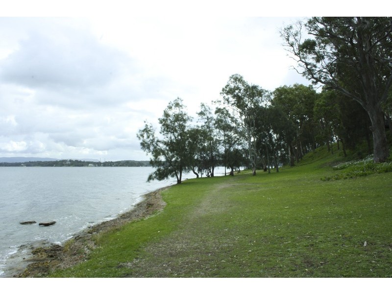 2 Omaru Place, Summerland Point NSW 2259