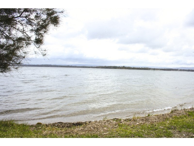 2 Omaru Place, Summerland Point NSW 2259