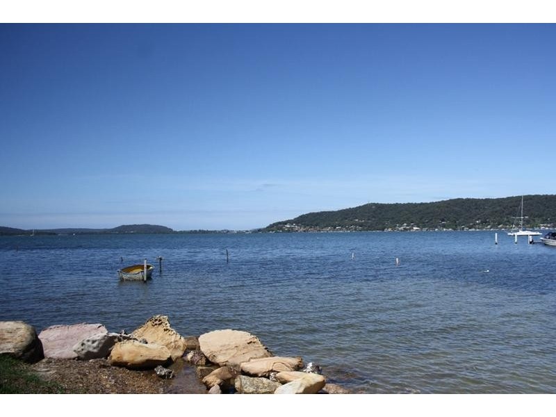 5 Noonan Point Avenue, Point Clare NSW 2250