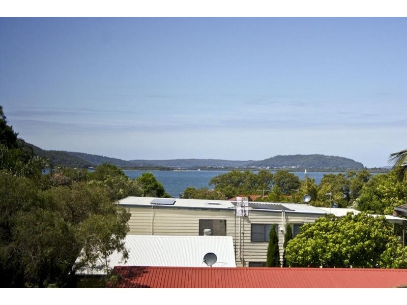 5 Noonan Point Avenue, Point Clare NSW 2250