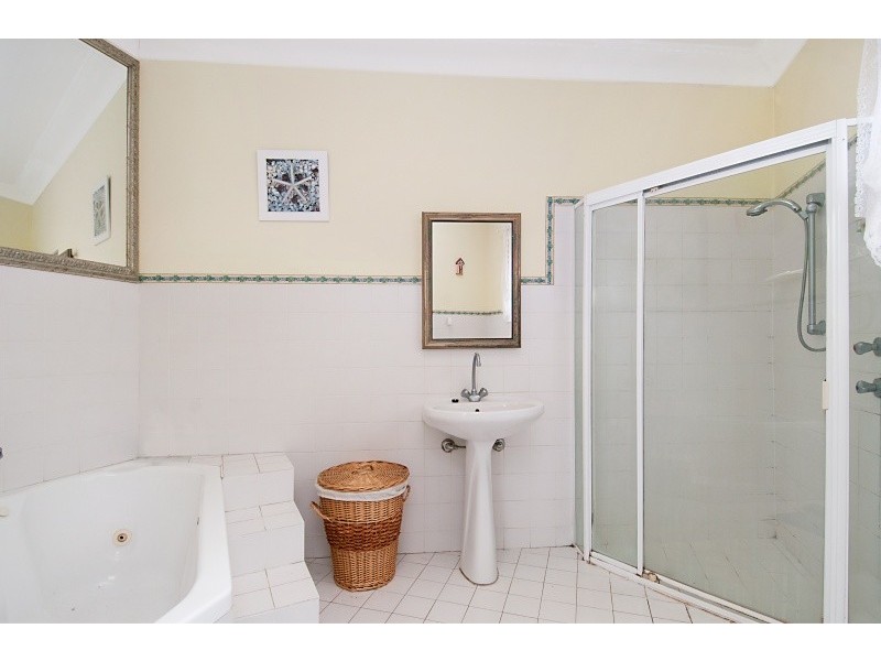 295 Avoca Drive, Green Point NSW 2251
