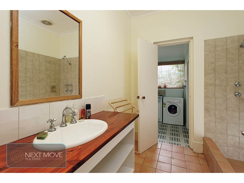 1/1 Lentona Rd, Attadale WA 6156