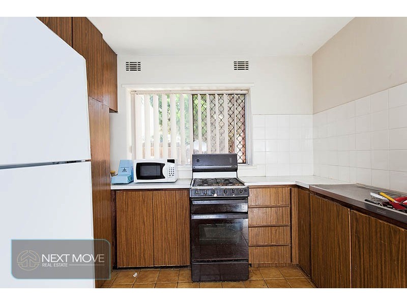 5 Mirreen Crt, Karawara WA 6152