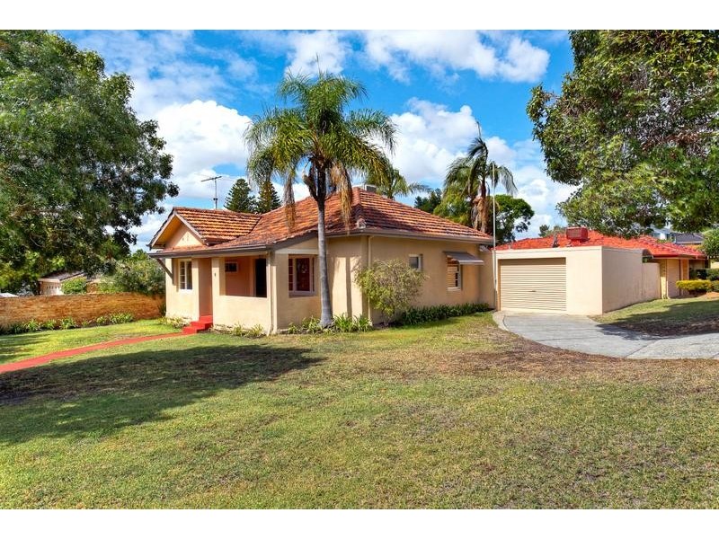 9 Queens Road, Mount Pleasant WA 6153