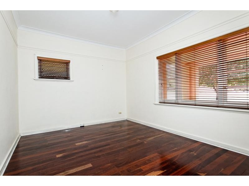 9 Queens Road, Mount Pleasant WA 6153