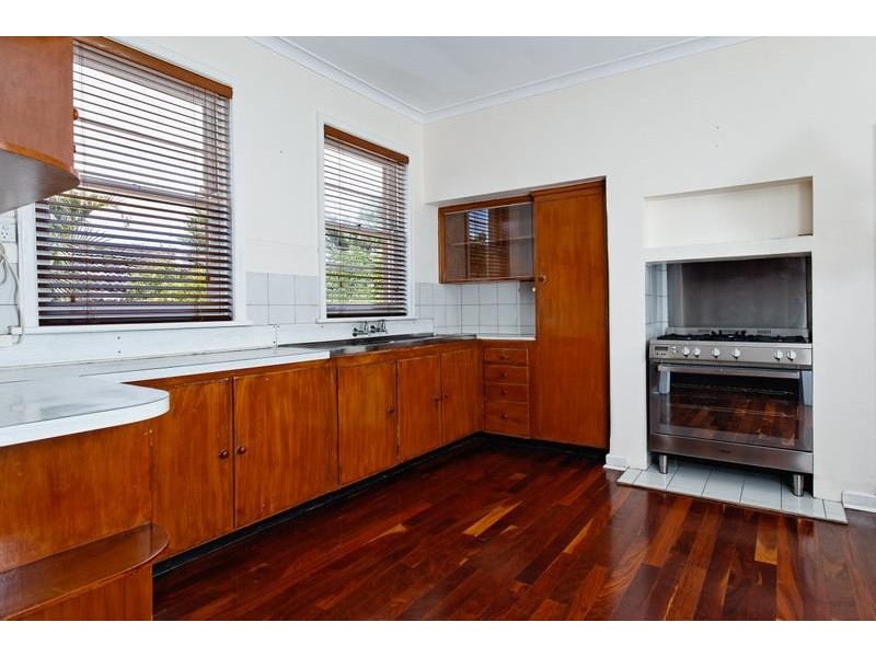 9 Queens Road, Mount Pleasant WA 6153