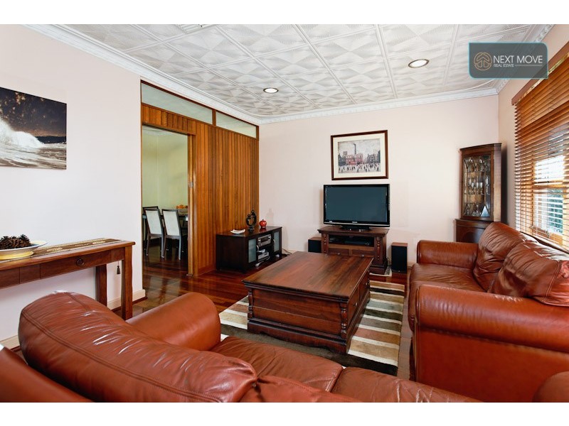 6 Woodhams Street, Willagee WA 6156