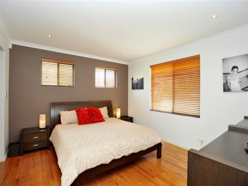 2b Challenger Place, Melville WA 6156